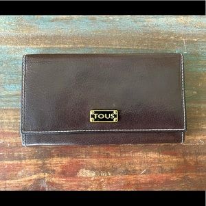 Like new Tous dark brown leather wallet. Mint! Sz 7.5”x4.5”